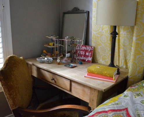 Письменный стол в спальне дизайн