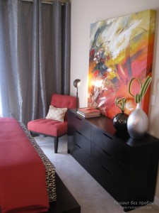 Дизайн спальни с картинами