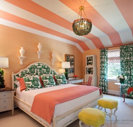 Сочетание персикового цвета с другими цветами в интерьере спальни