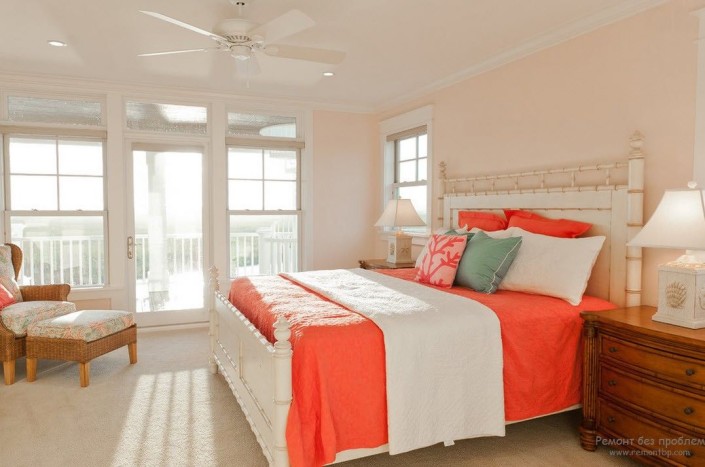 Интерьер спальни персикового цвета
