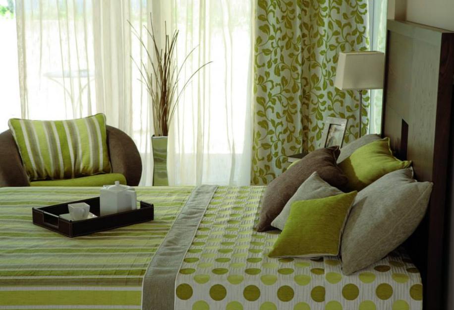 Какие цвета сочетаются с оливковым цветом в интерьере спальни фото