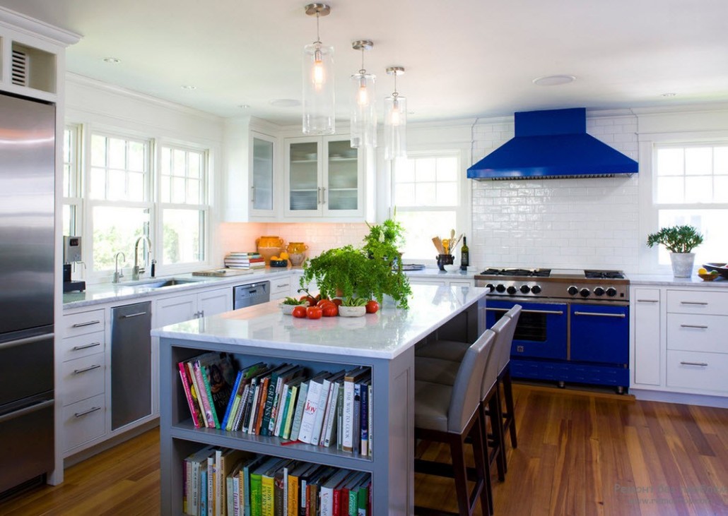 Интерьер кухни в синем цвете сочетание с другими цветами фото