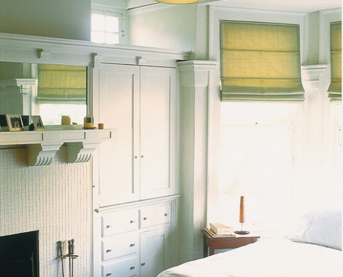 Рулонные шторы в интерьере маленькой комнаты