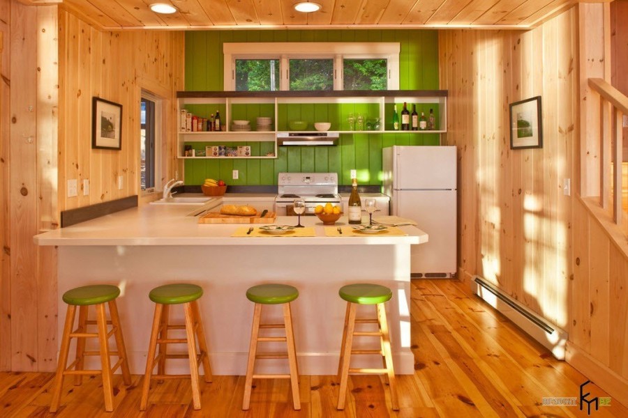 Дизайн кухни в загородном деревянном доме