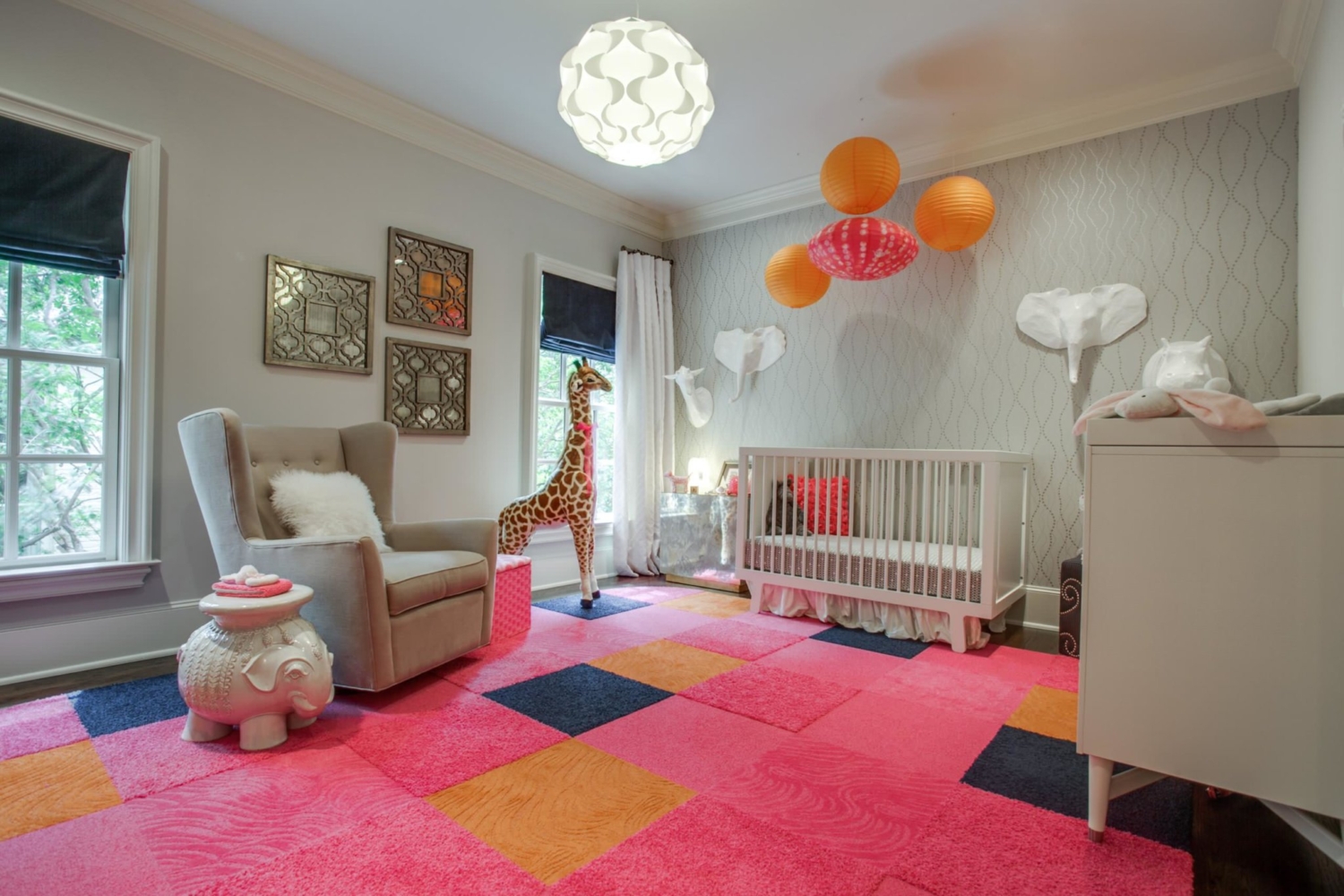 Детская комната с ковром