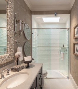 Отличным украшением ванной комнаты станет душевая кабина-контраст света